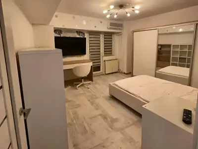 Apartament inchiriere Sector 3 Bucuresti dormitor cu televizor